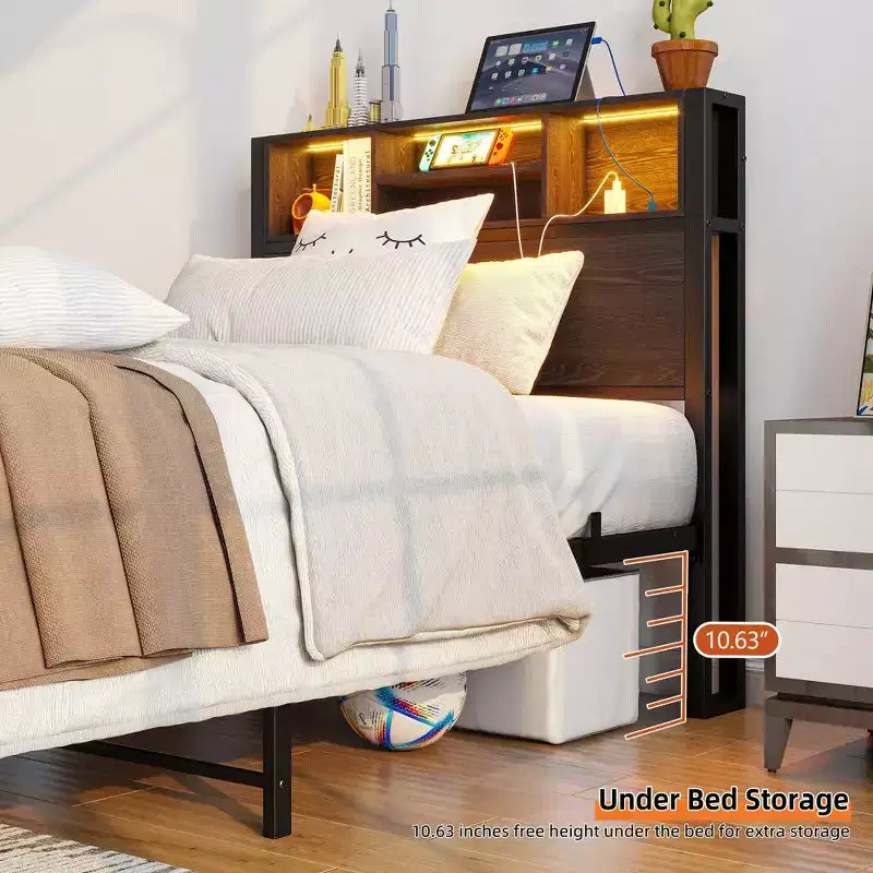 Cadre de lit plateforme moderne en métal, taille double, avec tête de lit de rangement, station de recharge et lumières LED